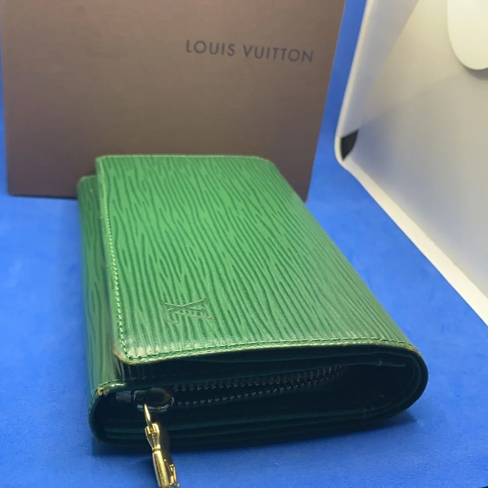 Louis Vuitton Epi vintage Tresor wallet - Picture 10 of 12